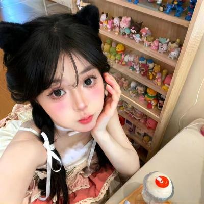 她比烟花寂寞